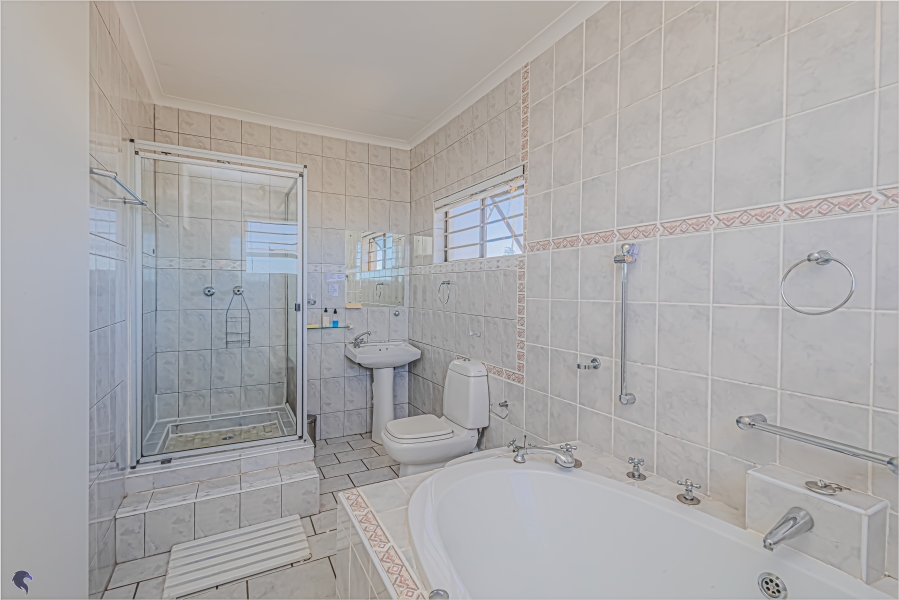 8 Bedroom Property for Sale in Country Club Western Cape